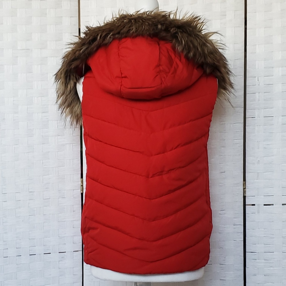 GAP Primaloft Luxe Fur Trim Puffer Vest - Picture 6 of 6